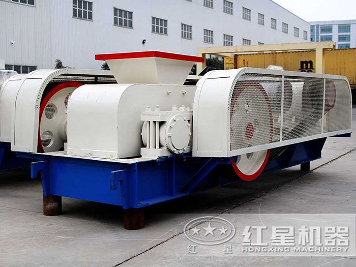 四輥破碎機(jī)側(cè)面圖