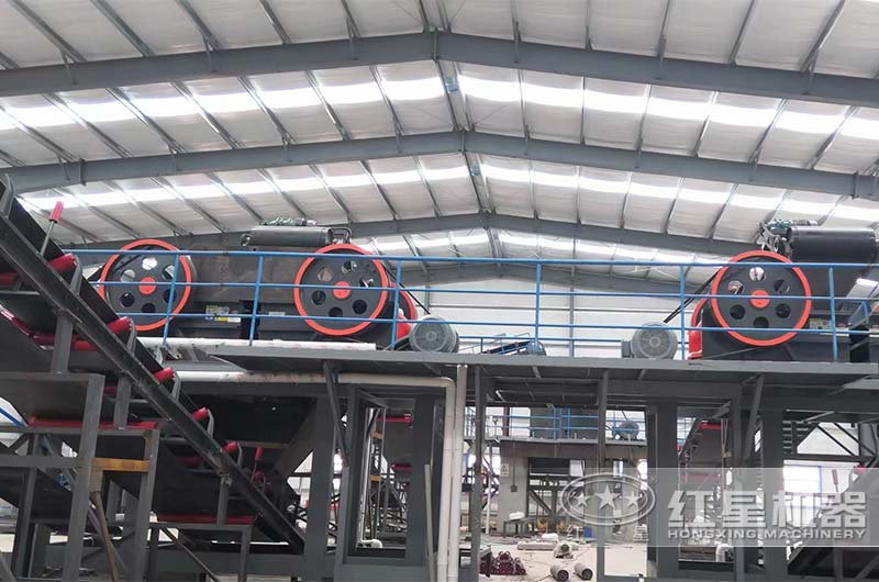750x250顎式破碎機應用現(xiàn)場一