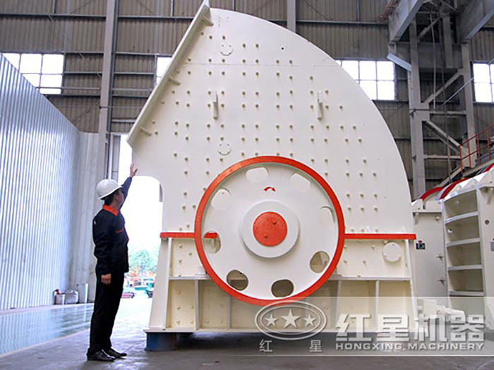 重錘式碎石機(jī)生產(chǎn)車(chē)間