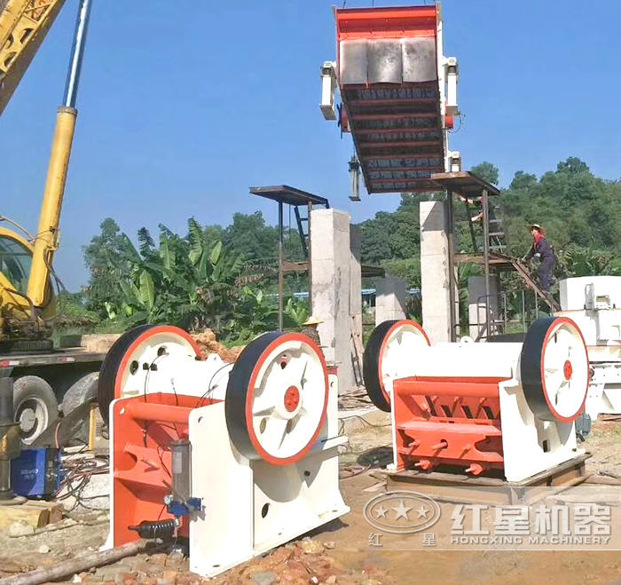碎石場生產(chǎn)線顎式破碎機(jī)