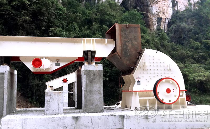 錘式石頭破碎機(jī)安裝現(xiàn)場(chǎng)