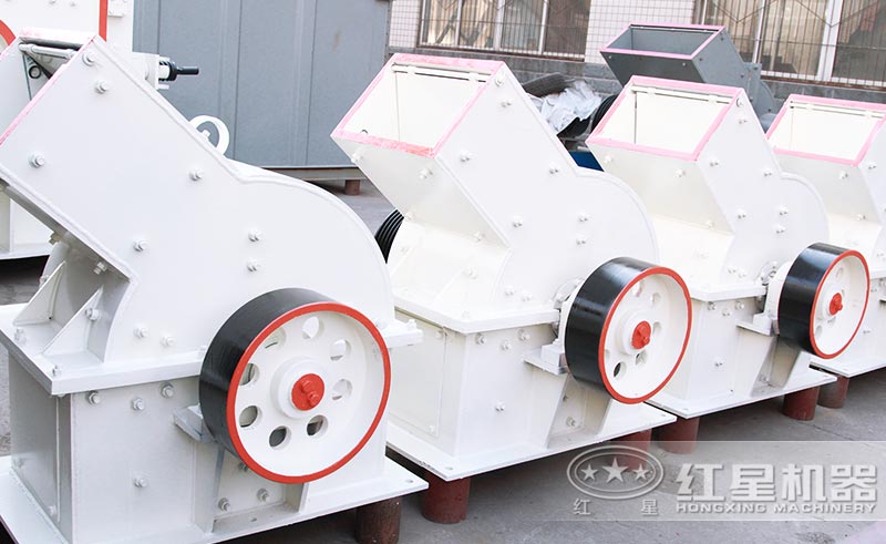 錘式碎石機(jī)外形簡單，小巧