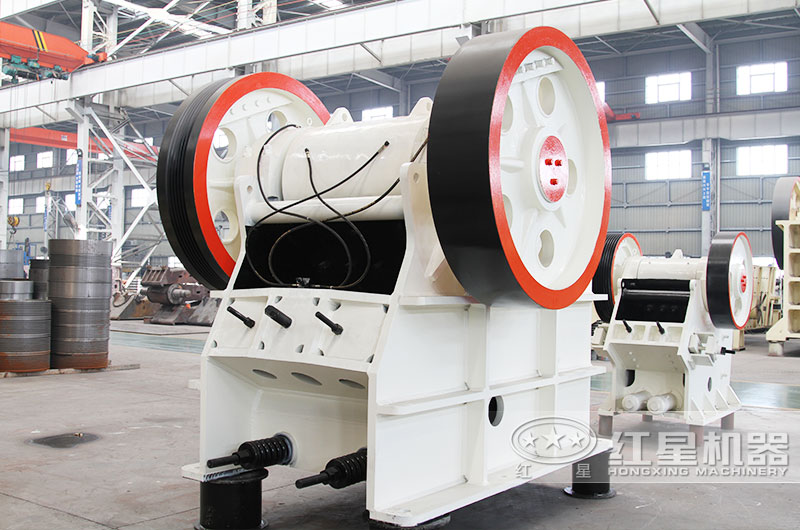 顎式破碎機(jī)車間現(xiàn)貨