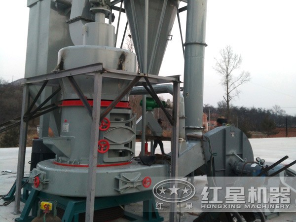 超細磨粉機現(xiàn)場作業(yè)圖