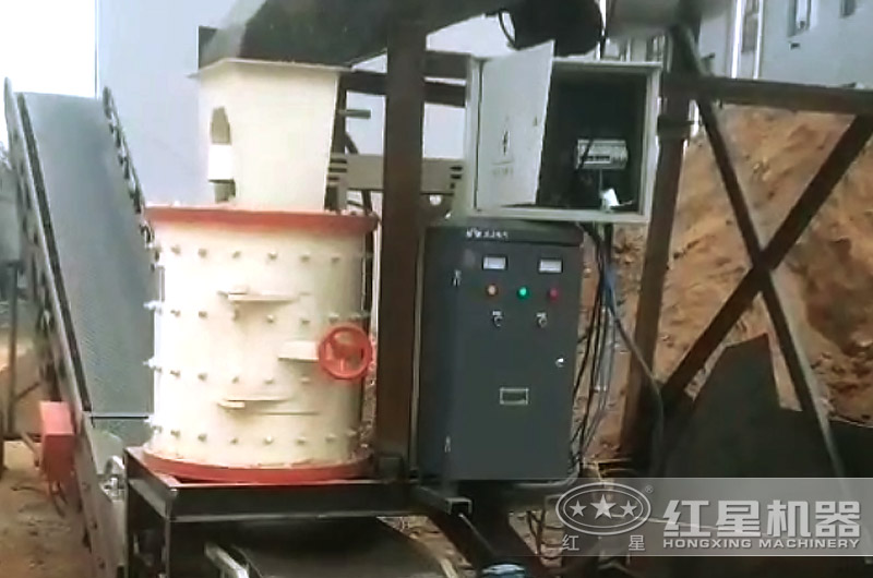 復合式破碎機現(xiàn)場