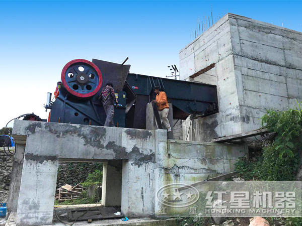 定期對顎式破碎機(jī)檢查