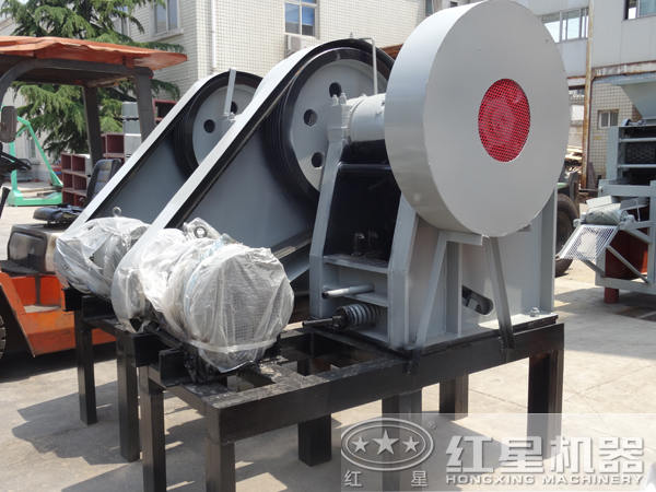 pe200-300側(cè)面圖，搭載7.5kw電動(dòng)機(jī)