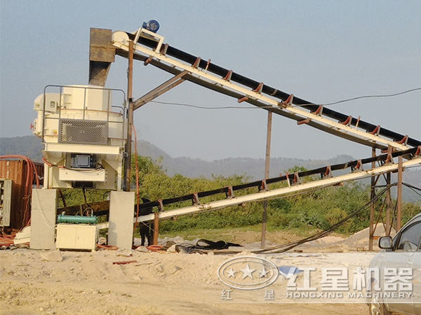 制砂機(jī)現(xiàn)場作業(yè)圖