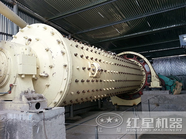 石英石棒磨式制砂機(jī)現(xiàn)場作業(yè)圖