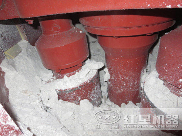 白云石磨粉，磨粉機(jī)內(nèi)部