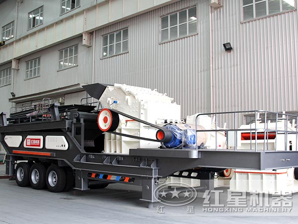 開進(jìn)場的石子輪胎破碎機(jī)