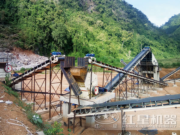 PF-1007A反擊式破碎機(jī)現(xiàn)場作業(yè)