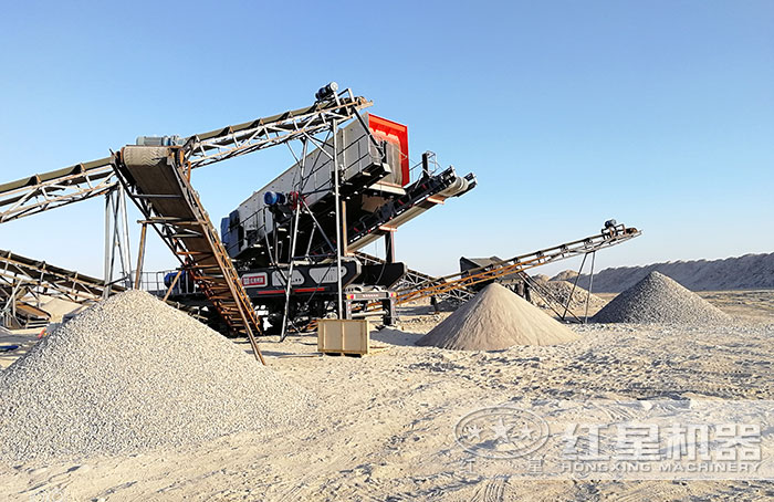 移動粉碎機(jī)_移動式粉碎篩分車