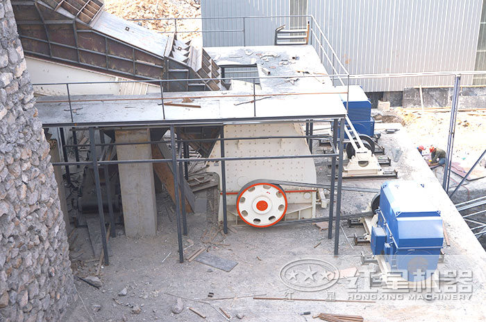 重錘式破碎機作業(yè)現(xiàn)場