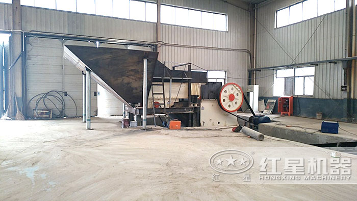 粗碎設(shè)備～顎式破碎機