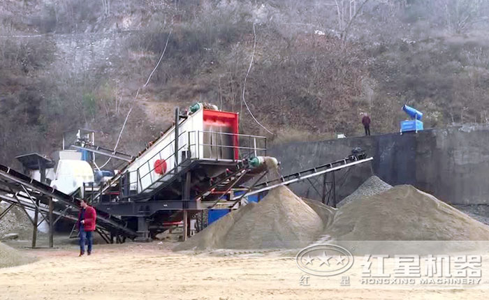 超大型移動石頭破碎機(jī)現(xiàn)場