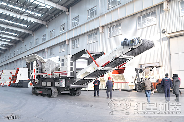 履帶移動(dòng)破碎機(jī)車(chē)間展示