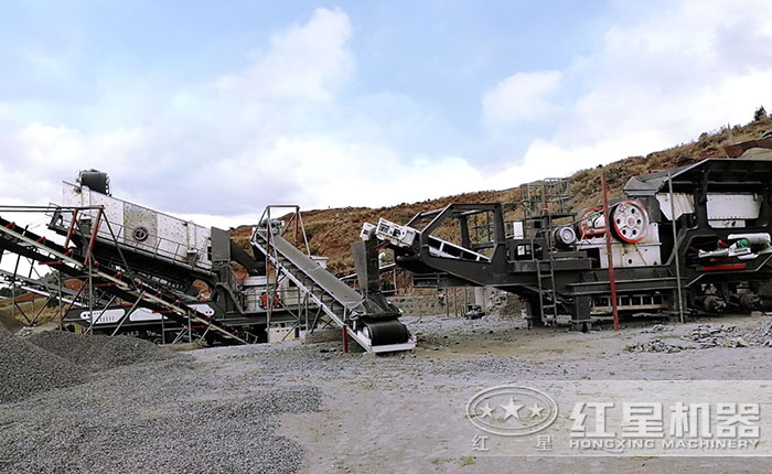 輪胎移動石子機破碎現(xiàn)場——雙機組合，更加效能高