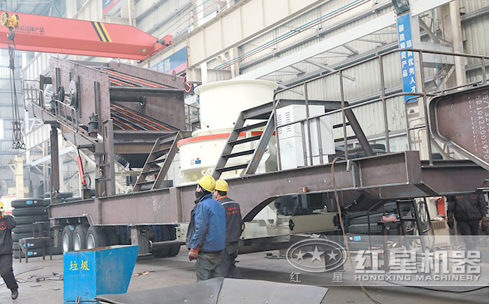 移動石料整形機(jī)車間生產(chǎn)中