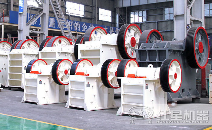 各種型號(hào)顎破機(jī)，顎破生產(chǎn)車間