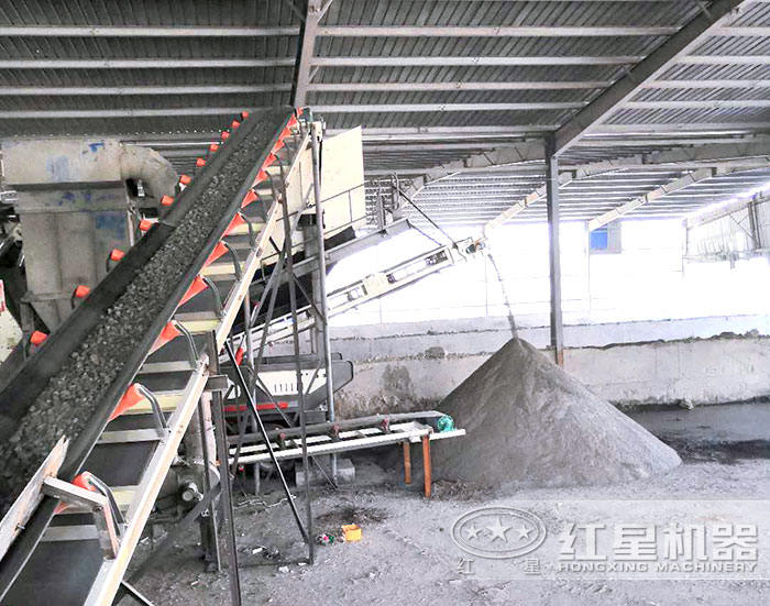 移動(dòng)制砂機(jī)作業(yè)現(xiàn)場