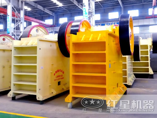 長(zhǎng)石顎式破碎機(jī)